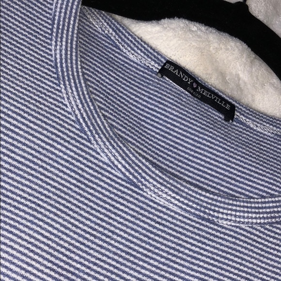 Brandy Melville hardly worn top - Picture 2 of 4